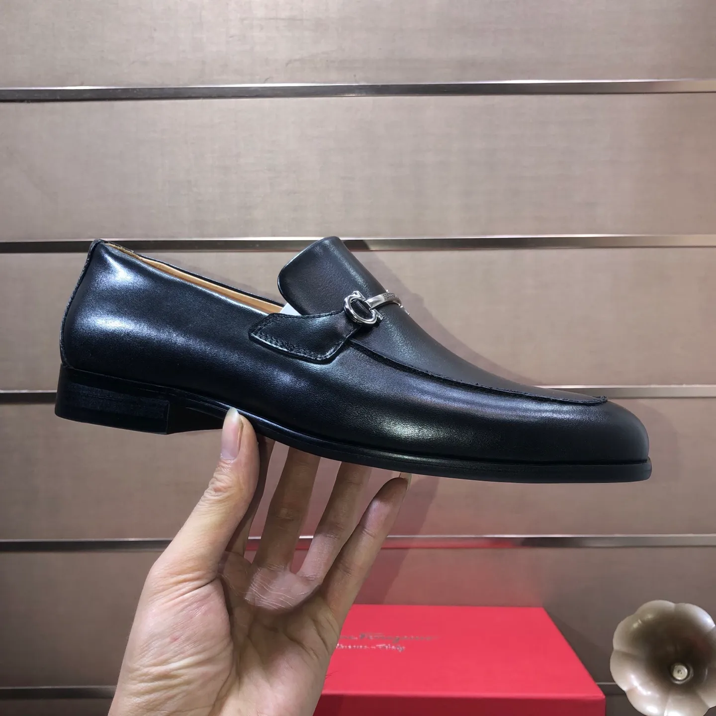 Men's shoes💰580💰【Ferragamo】Official website new product update👏High-quality casual shoes👟Imported first-layer calfskin with official website breathable printed fabric, comfortable and breathable, cowhide lining. Matching code: 38~44 (45 customized, non-refundable)